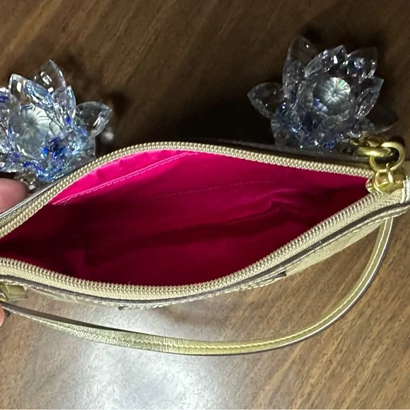 Coach NWOT Daisy Pop C Applique
Med Wristlet Bag - Picture 8 of 8